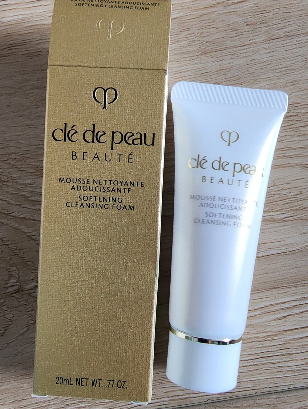 Cle de Peau Beaute Softening Cleansing Foam 20ml New In Box Travel Size.